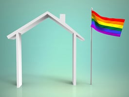 Haus und Regenbogenflagge